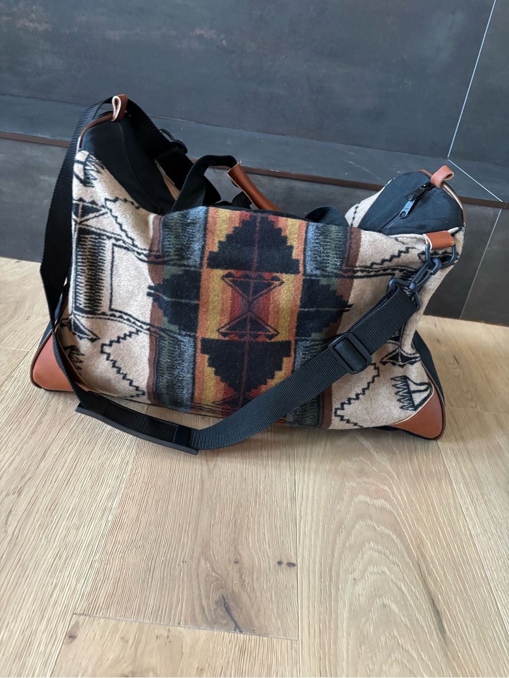 Pendleton Southwestern Wool Blend Weekender Duffle Travel Bag, Leather, Rancher - Picture 3 of 16